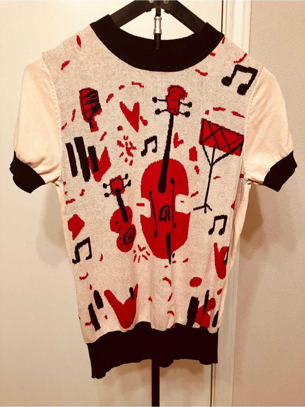 Collectif Jazz Sound Knitted Top Cream Red Black Music Notes Instruments - Small
